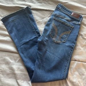 Hollister Mid-Rise Bootcut soft stretch jeans. Size 7R. W28 L32